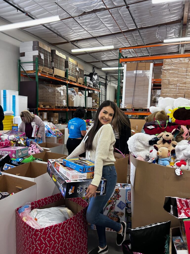 Volunteer helping Arizona Helping Hands