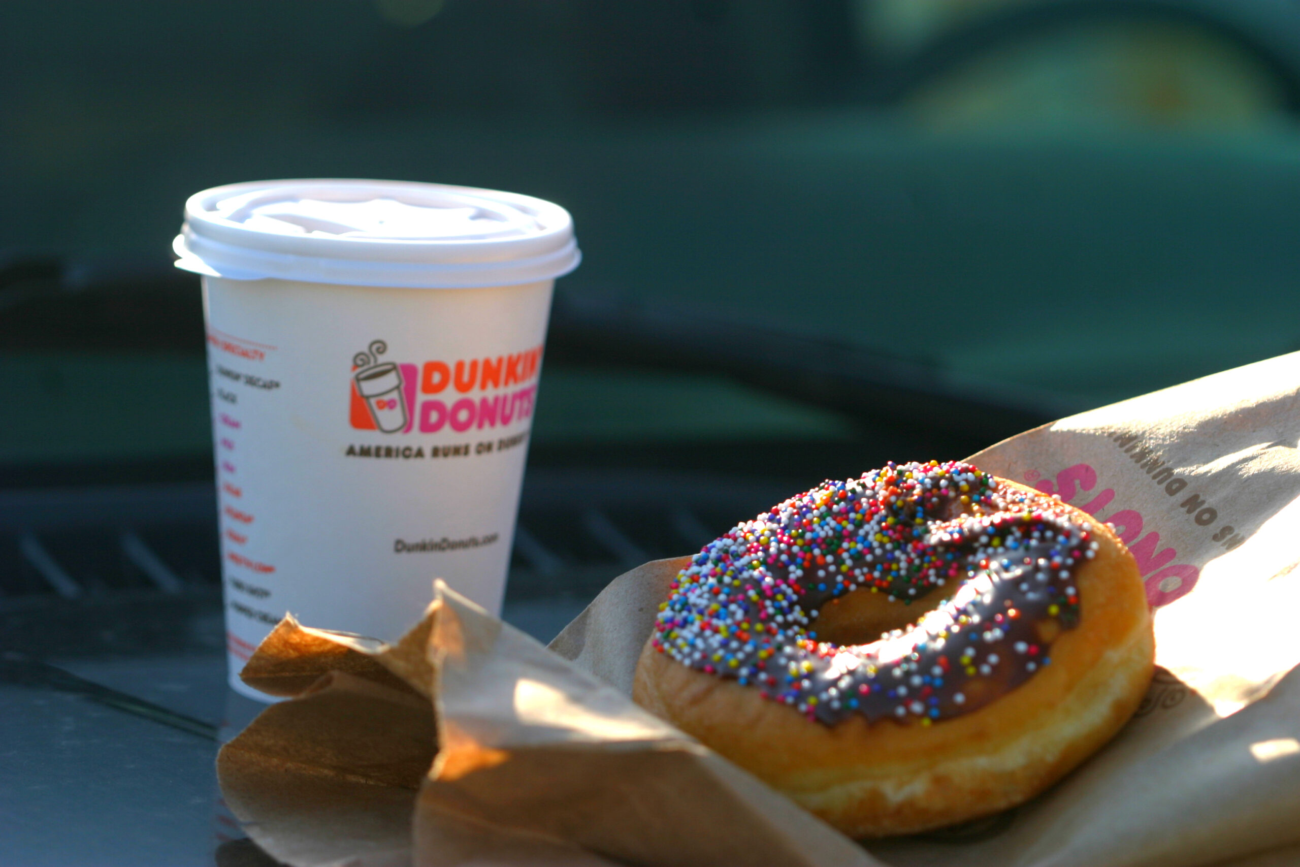 image of donut and coffee for dunkin class action lawsuit blog