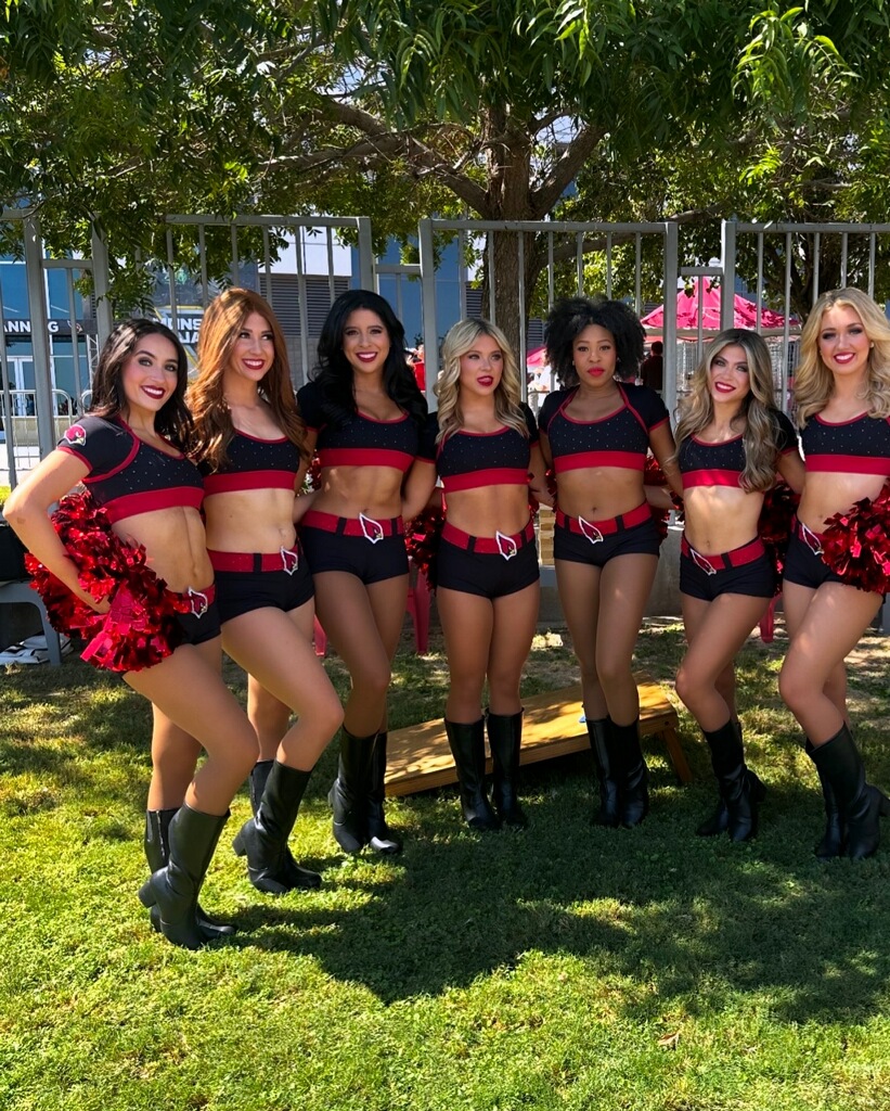 arizona cardinals cheerleaders at football game