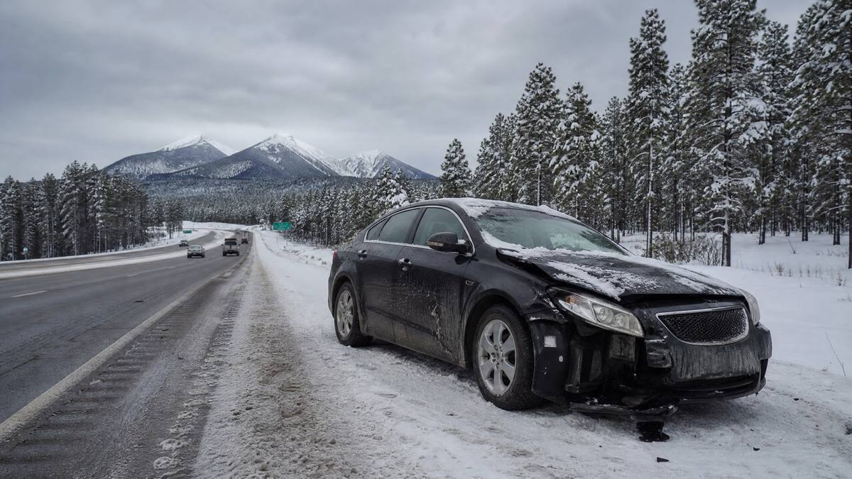 Winter car accident on I-40 near Flagstaff Arizona